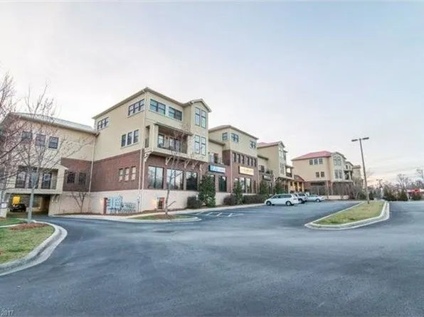 475 S Church St APT F, Hendersonville, NC 28792