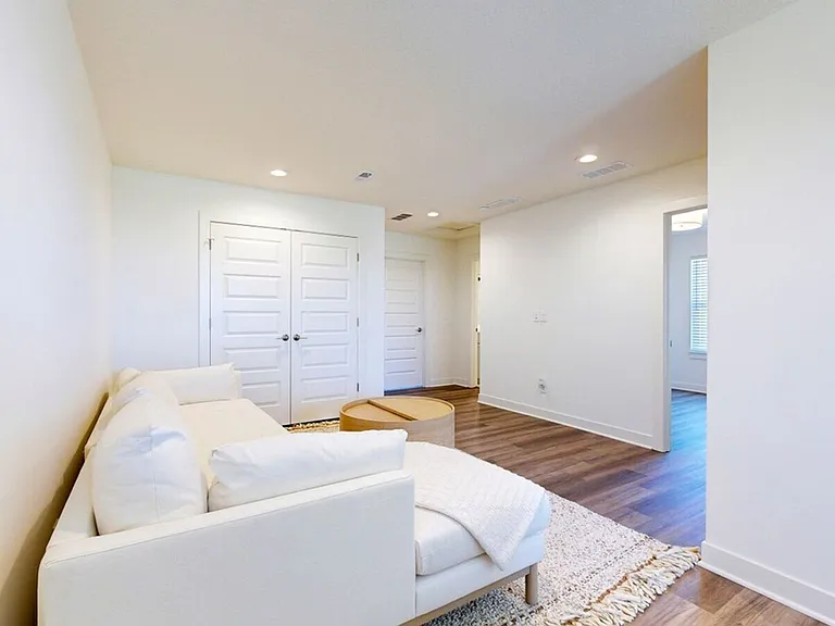 19615 199th Ter — Photo 3