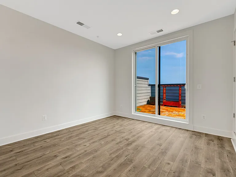 11247 Beaker St — Photo 31