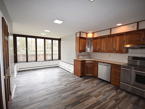Kitchen - Wall of Windows