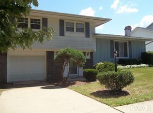 6824 N Terra Vista Dr, Peoria, IL 61614