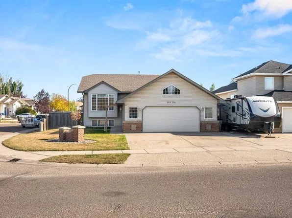 2113 SW 52nd Ave, Lloydminster, AB T9V 3H2