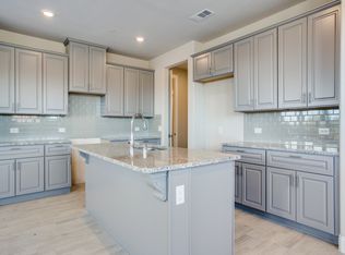 568 Hutchinson Ln, Lewisville, TX 75077