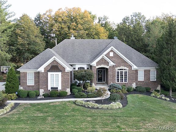 2nd image of 429 Charlemagne Dr