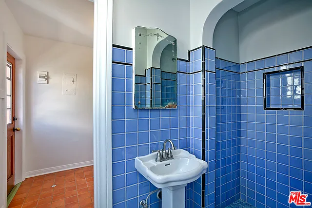 2035 Selby Ave — Photo 16