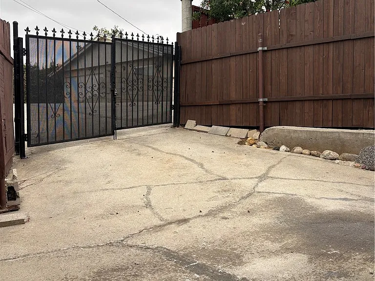 2005 Redding Ave — Photo 15
