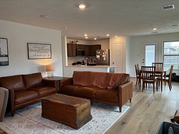 2nd image of 814 Allana Ln