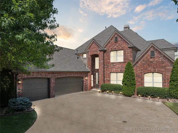 8755 E 103rd St, Tulsa, OK 74133