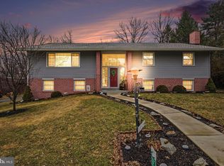 1033 S Mount Joy St, Elizabethtown, PA 17022