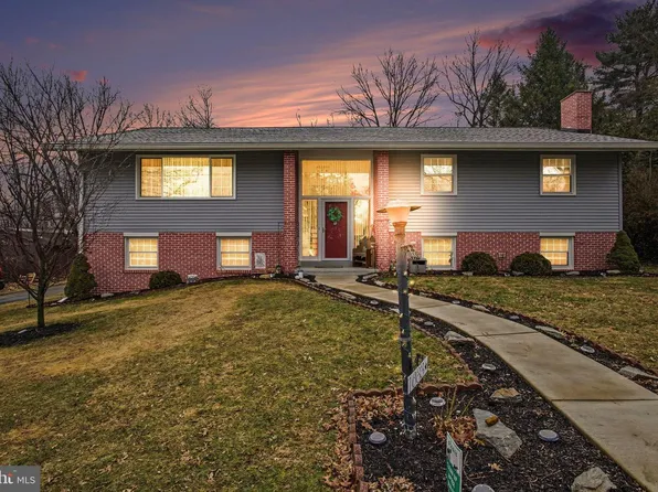 1033 S Mount Joy St, Elizabethtown, PA 17022