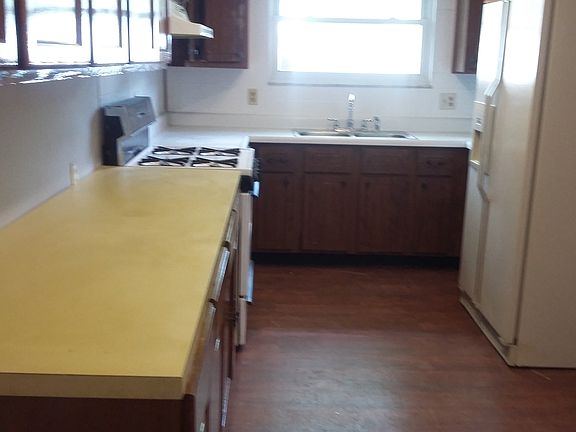 4th image of 2845 E Edgewood Ave