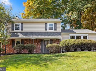 25 Hickory Ln, Newtown, PA 18940