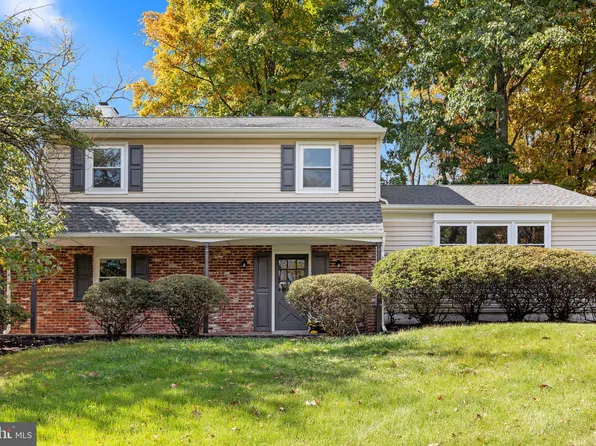 25 Hickory Ln, Newtown, PA 18940