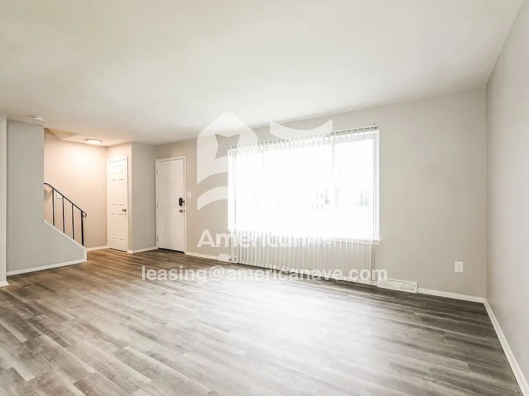 785624_003_wm_-_living_room_12887051.jpg