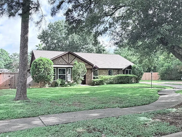 5151 Birdwood Rd — Photo 2