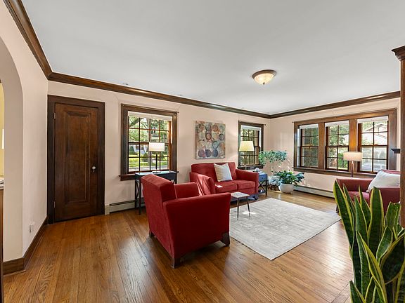 4th image of 303 Hillside Ave