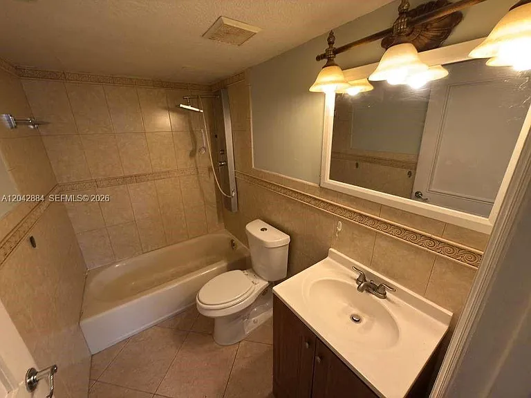 2735 W 52nd St #109 — Photo 6