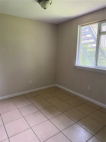 2 bed, 1.0 bath, 1000 sqft, $1,200 — Photo 3