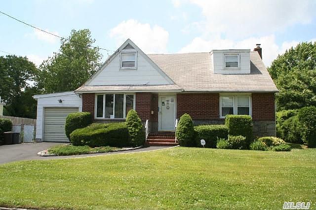1st image of 10 Whittier Dr