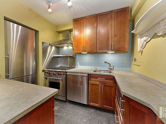 3rd image of 301 E 63rd St APT 2J