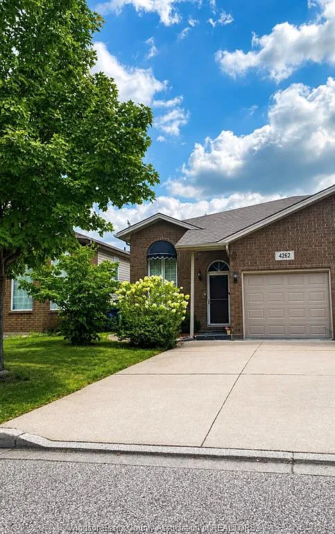 2 bed, $2,500 — Photo 1