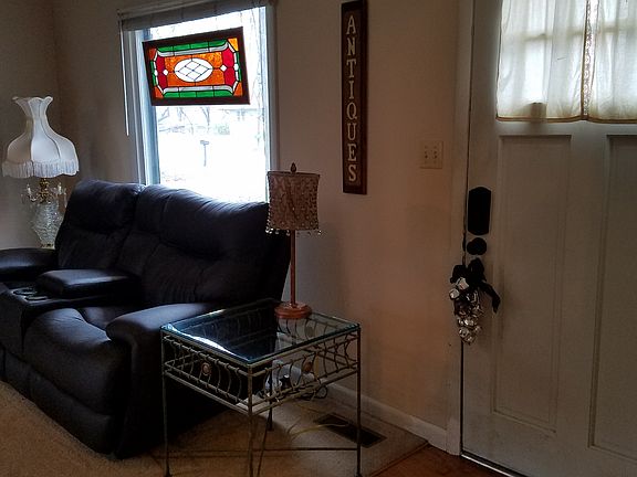 5th image of 8015 Rowland Ave
