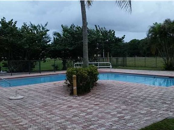 2nd image of 4725 SW 62nd Ave APT 304