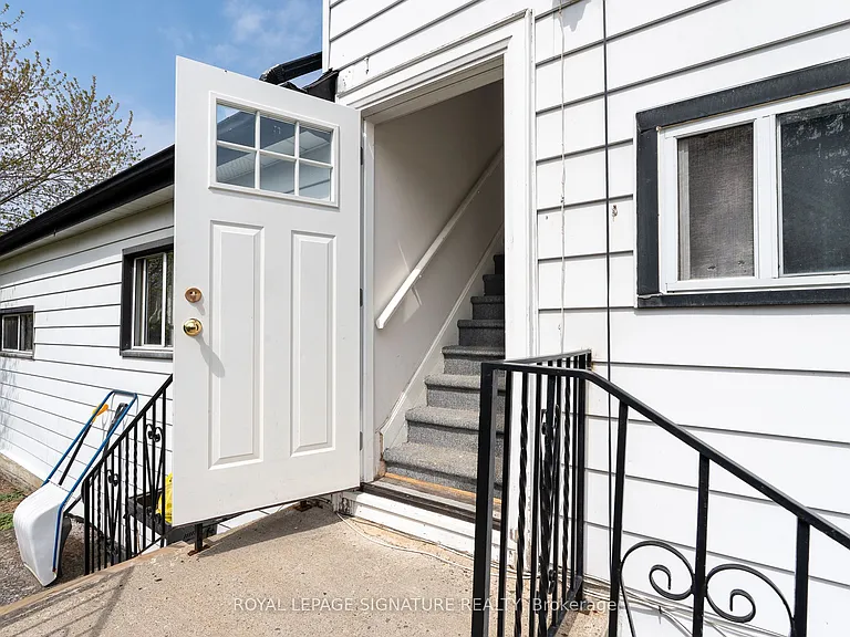 52 Wellington St W #UPPER — Photo 2