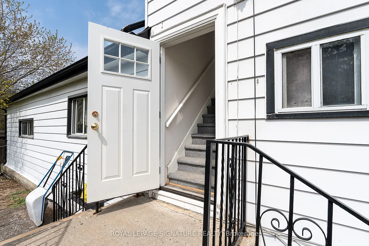 Building Photo - 52 Wellington St W #UPPER