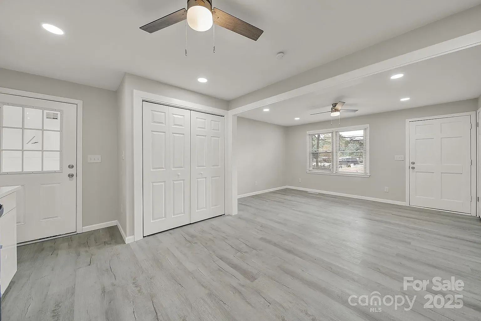 3 bed, 1100 sqft, $2,400 — Photo 3