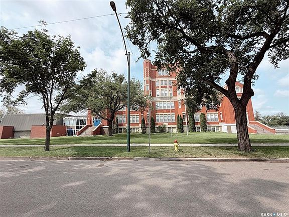 2nd image of 420 J AVENUE N