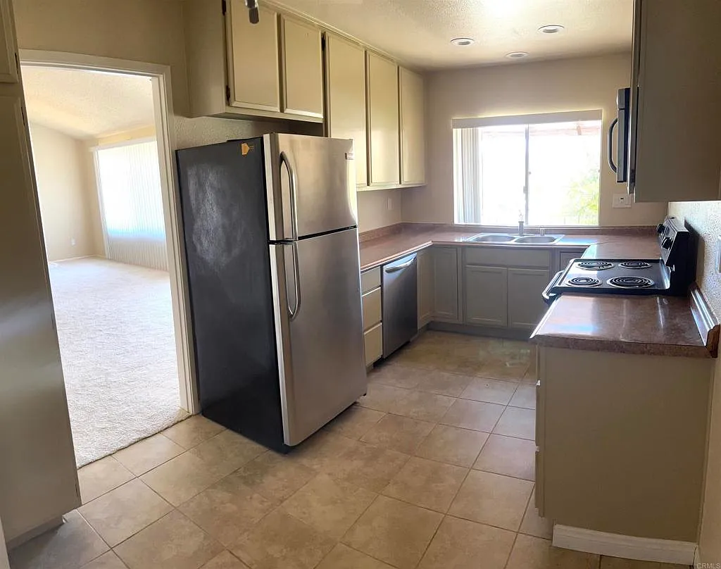 3 bed, 1300 sqft, $3,150 — Photo 3