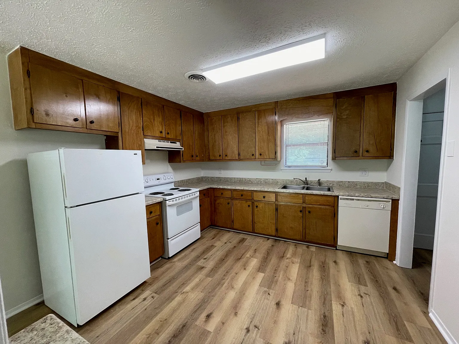 2 bed, 948 sqft, $1,200 — Photo 2
