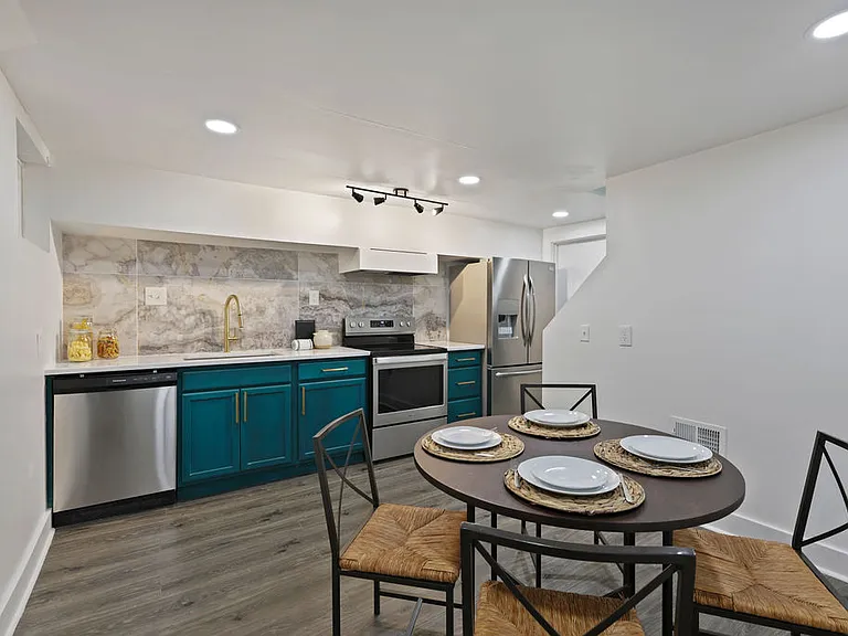 2254-2256 Hiawatha Park Dr — Photo 2