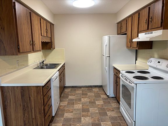 2nd image of 2786 Willow Dr APT 5