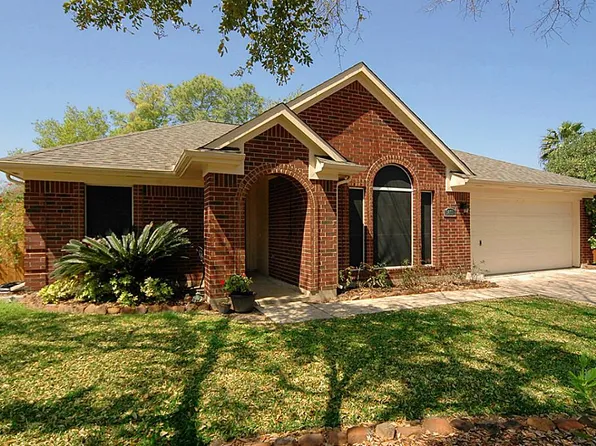 3811 Pin Oak Dr N, Pearland, TX 77581