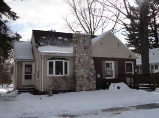 326 10th St, Baraboo, WI 53913