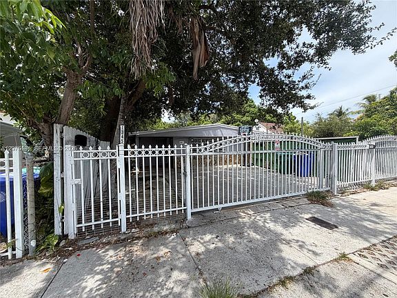 4th image of 1345 NW 25th St