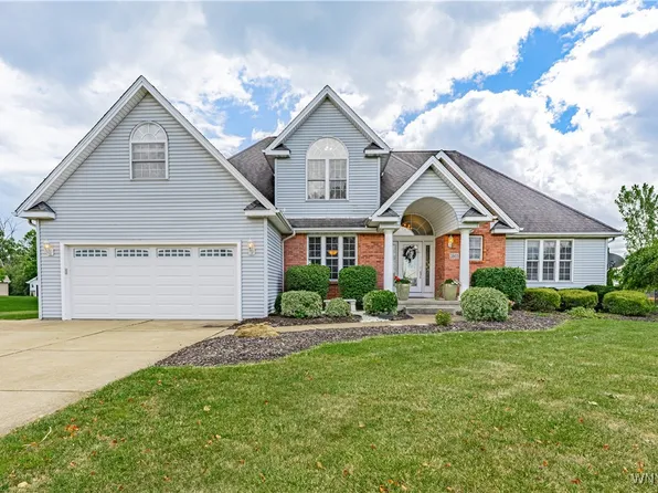 3911 Wildwing Dr, North Tonawanda, NY 14120