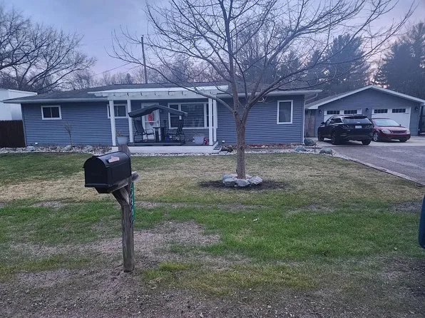 589 W Ridge Dr, Sanford, MI 48657