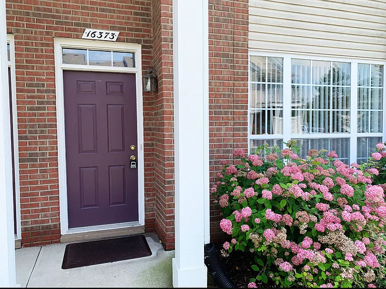 16373 Grandview Dr — Photo 2