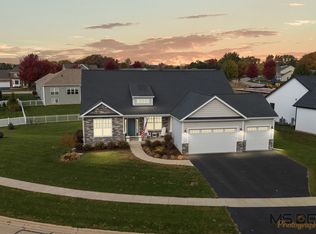 1435 Beach Ln, Sycamore, IL 60178