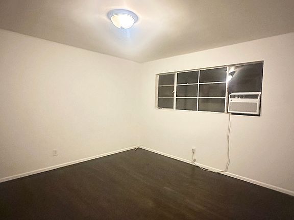 4th image of 1015 N Edinburgh Ave
