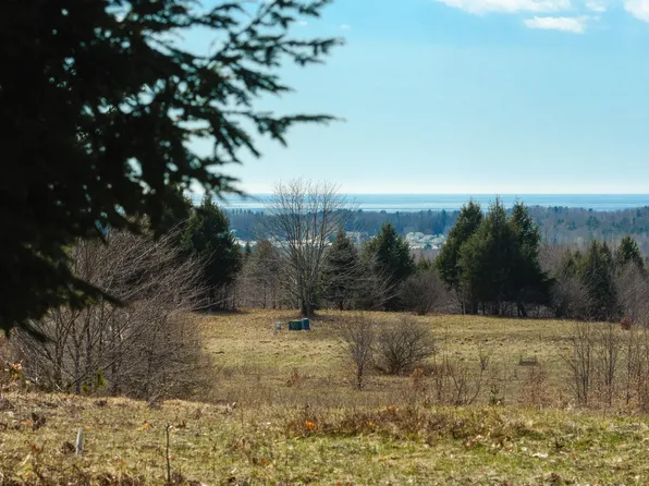 N Slope Dr, Onekama, MI 49675