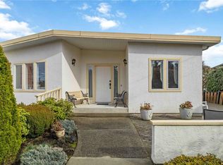 8503 Lochside Dr, North Saanich, BC