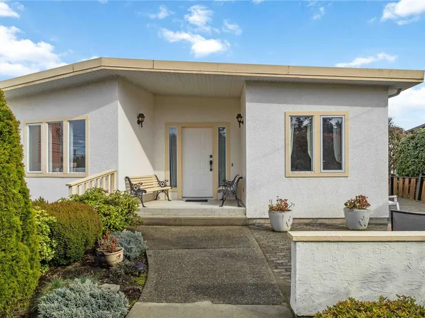 8503 Lochside Dr, North Saanich, BC V8L 1M5