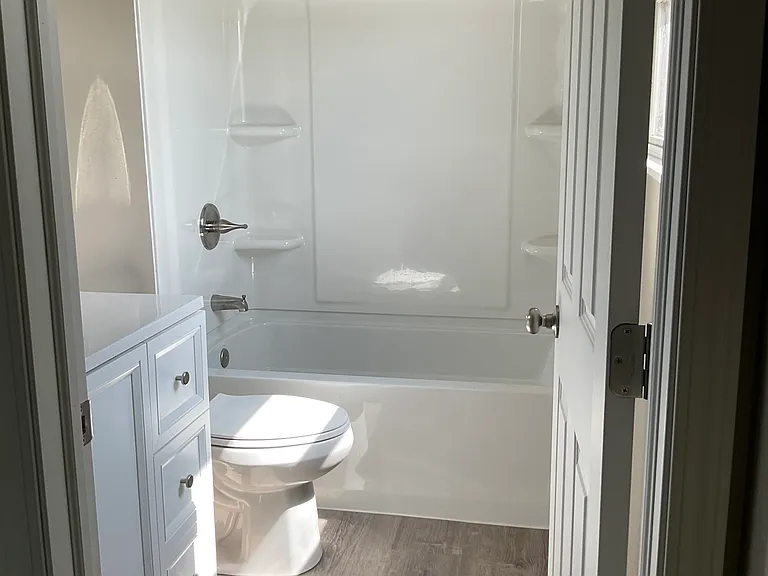 1841 Lakeview Dr #1 — Photo 2
