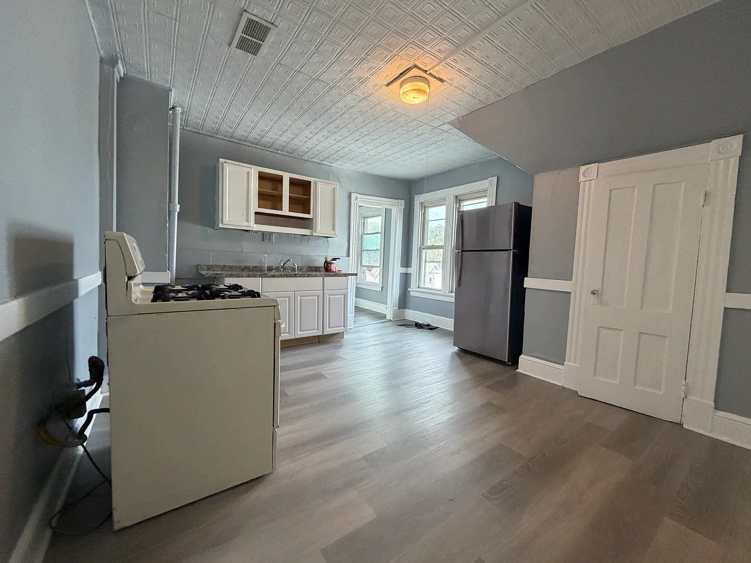 3 bed, 1100 sqft, $1,550 — Photo 4
