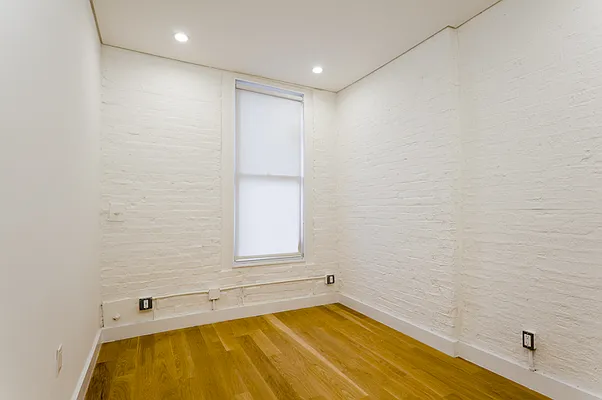 Rented by Veracity NYC LLC | media 125