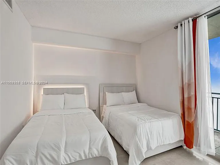 17555 Atlantic Blvd #1101 — Photo 44
